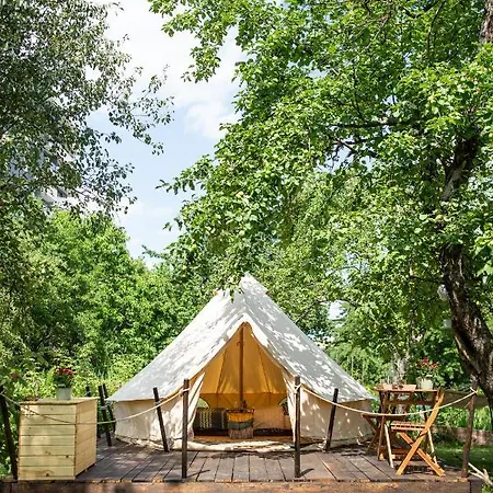 Dragonfly Gardens Urban Glamping *