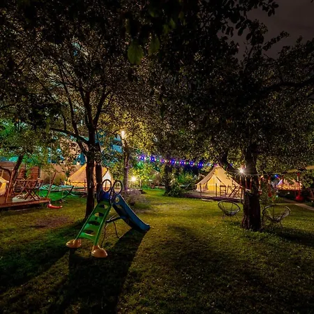 Dragonfly Gardens Urban Glamping *