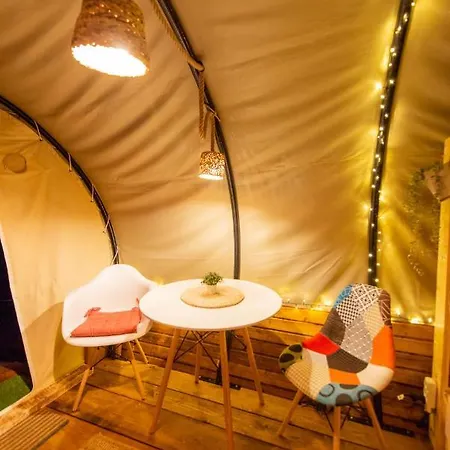 Luxury tent Dragonfly Gardens Urban Glamping